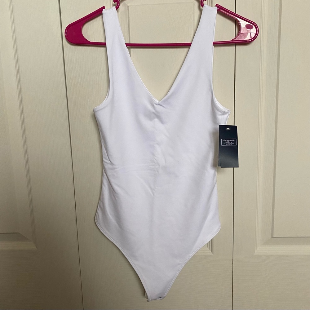 Double-Layered Seamless Fabric V-Neck Bodysuit